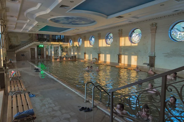 Piscine thermale Zhayvoronok à Berehove, Ukraine — Photo