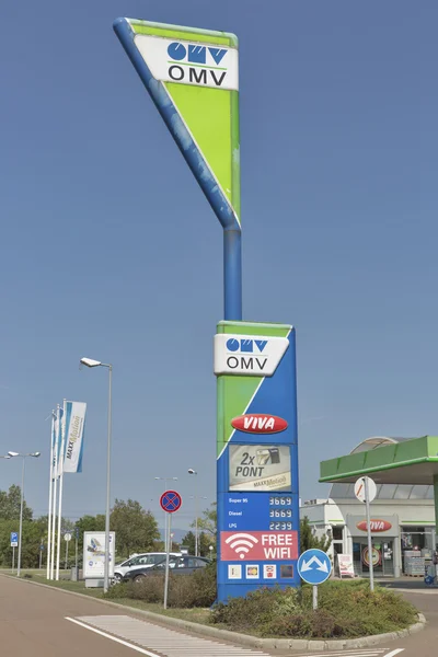 OMV benzin tankstation i Ungarn - Stock-foto