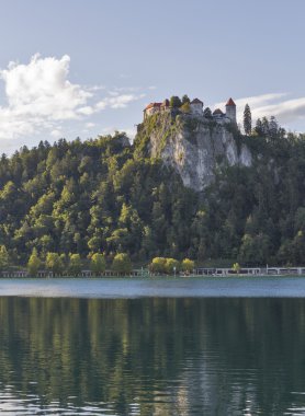 Ortaçağ Kalesi ve Bled Gölü