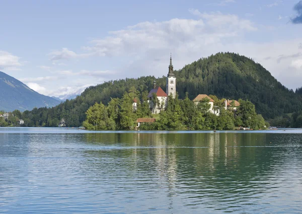 Lago Bled na Eslovénia com a Igreja da Assunção — Fotografia de Stock