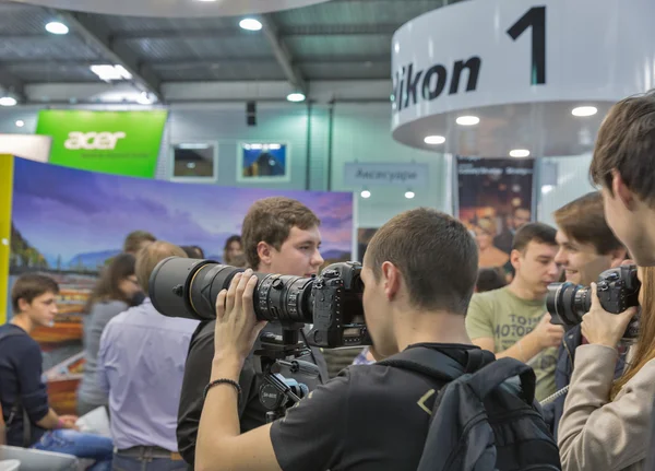 Stánku společnosti Nikon v Cee 2015, největší elektronický obchod s — Stock fotografie