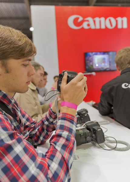 Canon bedrijf stand op Cee 2015, de grootste elektronica handel s — Stockfoto