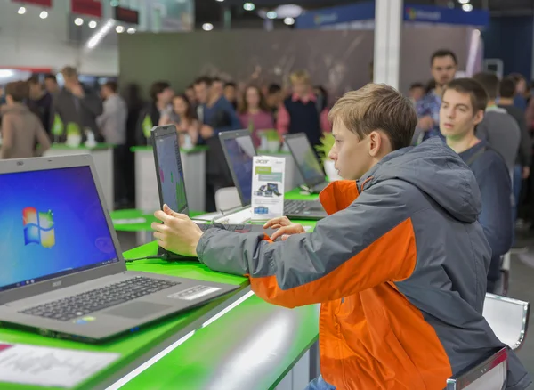 Stoisko firmy Acer w 2015 roku Cee, największe targi elektroniki Pokaż na Ukrainie — Zdjęcie stockowe