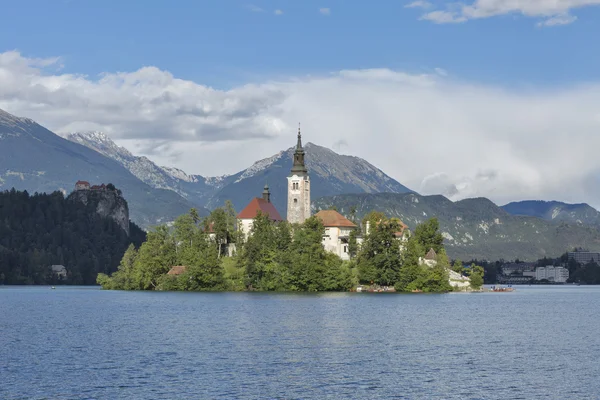 Lago Bled en Eslovenia con Iglesia de la Asunción — Foto de Stock