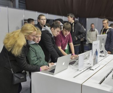 Apple şirket Cee 2015 standında, Ukrayna'da en büyük elektronik ticaret fuarı