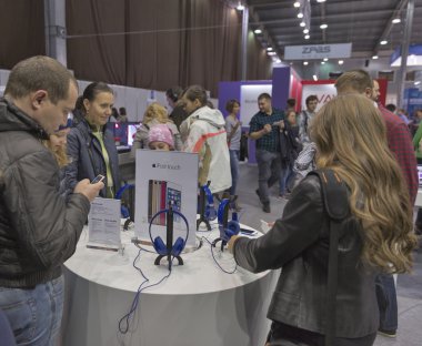 Apple şirket Cee 2015 standında, Ukrayna'da en büyük elektronik ticaret fuarı
