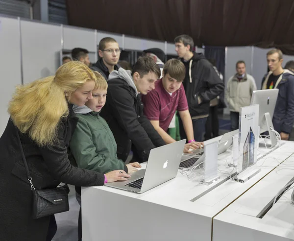 애플 회사 부스 시 2015, 최대 전자 전시회 우크라이나 스톡 사진