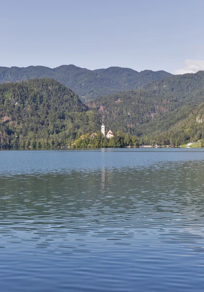 Varsayım Kilisesi ile Slovenya'da Bled Gölü — Stok fotoğraf