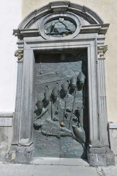 Puerta de la Catedral de San Nicolás en Liubliana, Eslovenia —  Fotos de Stock