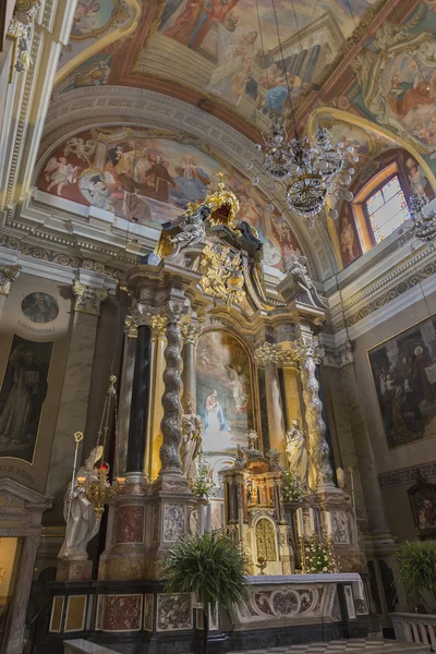 Altaret i Franciskanska kyrkan bebådelsen. Ljubljana, Slove — Stockfoto