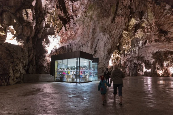 Tienda de recuerdos en Postojna Cave, Eslovenia — Foto de Stock
