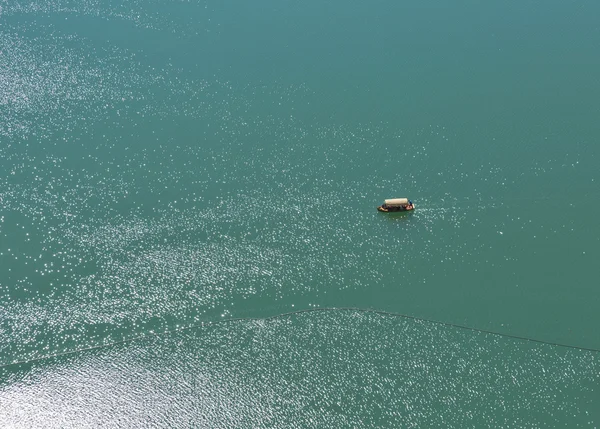 Boat with tourists sailing on the Lake Bled — Stock Photo, Image