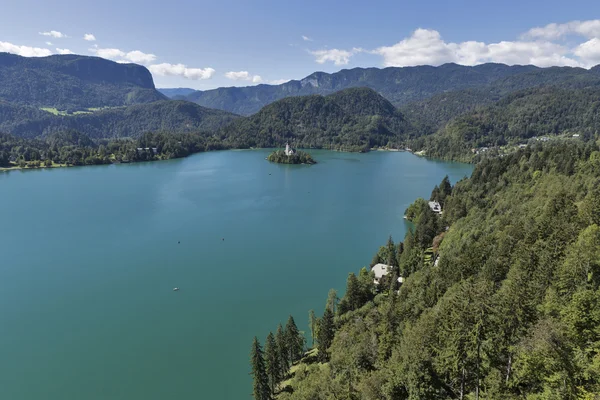 Λίμνη Bled στη Σλοβενία με την εκκλησία της Κοιμήσεως της Θεοτόκου — Φωτογραφία Αρχείου