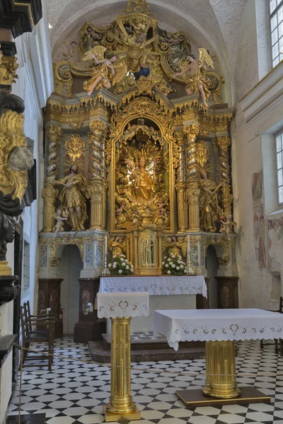 Wnętrze kościoła Wniebowzięcia Najświętszej Maryi Panny na wyspie jeziora Bled — Zdjęcie stockowe