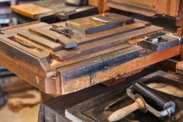 Средневековая печатная машина крупным планом — стоковое фото