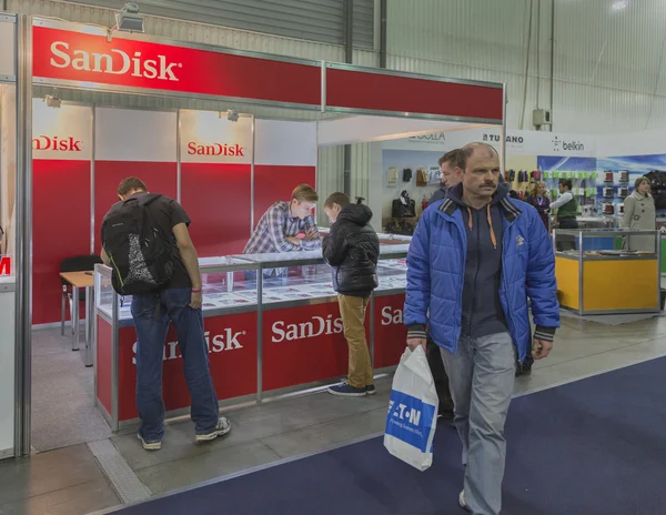 SanDisk company booth at CEE 2015, the largest electronics trade show in Ukraine — Stock Photo, Image