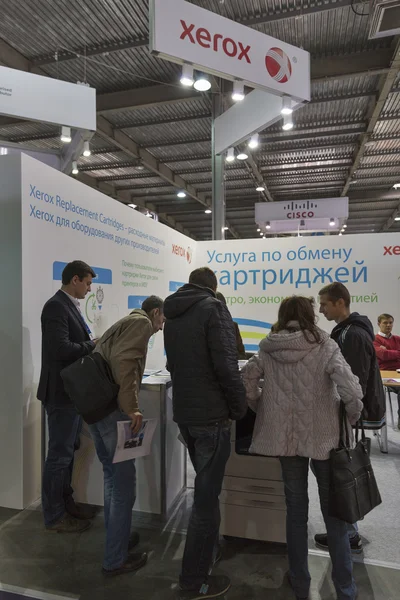 Cabine d'entreprise Xerox au CEE 2015, le plus grand salon de l'électronique en Ukraine — Photo