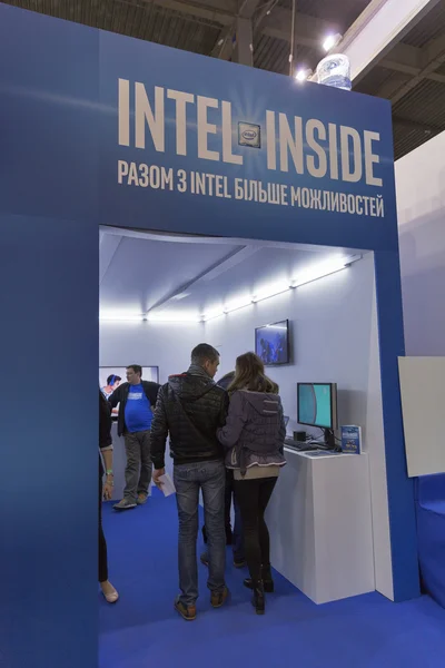 Intel company booth at CEE 2015, the largest electronics trade show in Ukraine — Stock Photo, Image