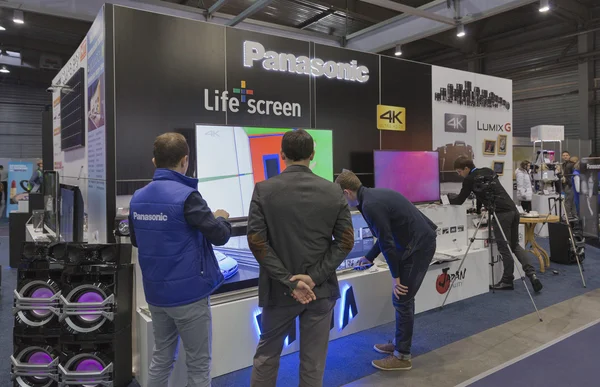 Panasonic företaget monter på Cee 2015, den största elektronik mässa i Ukraina — Stockfoto