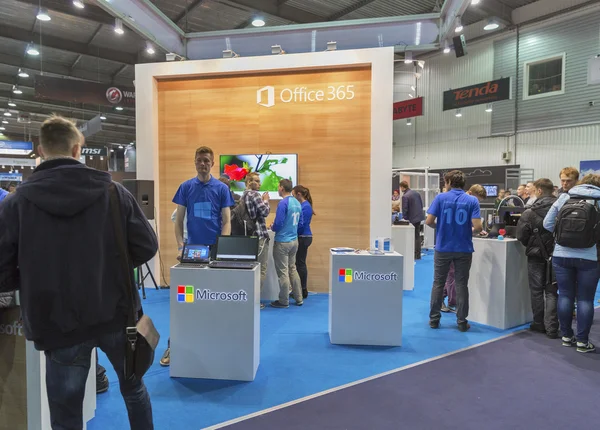 Stand de la compañía Microsoft en CEE 2015, la feria más grande de electrónica en Ucrania — Foto de Stock