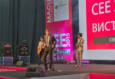 Cee 2015 Rock performansı, en büyük elektronik ticaret Ukrayna'da göster.