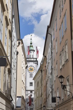 Saat Kulesi eski Belediye Binası Salzburg, Avusturya, Avrupa'nın bayraklı