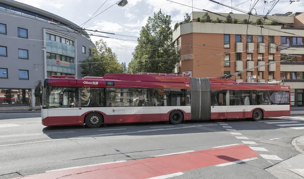 Kollektivtrafiken i Salzburg, Österrike — Stockfoto