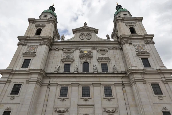 Salzburg Dom fasáda, Rakousko. — Stock fotografie