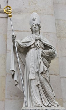 Ünlü Salzburg Katedrali'nde Domplatz, Avusturya heykeli. 