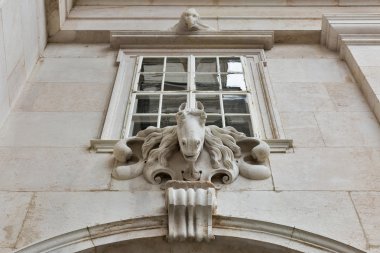 Bas Rölyef, Salzburg Katedrali, Avusturya ile pencere. 