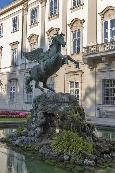 Pegasus sculptuur in de Mirabell tuinen, Salzburg. — Stockfoto