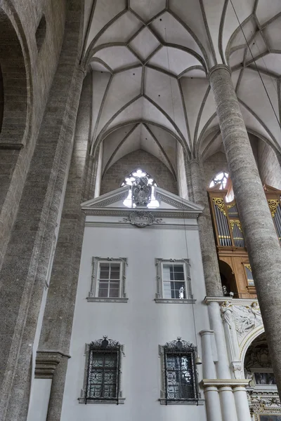 Interior da Igreja Franciscana em Salzburgo, Áustria — Fotografia de Stock