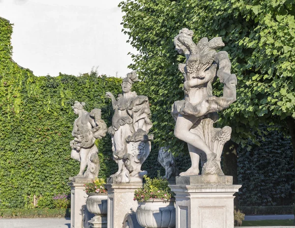 Статуи в саду Мирабель в Зальцбурге, Австрия — стоковое фото