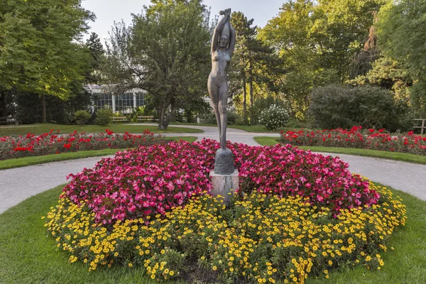 米拉贝尔花园雕像在萨尔茨堡，奥地利 — 图库照片