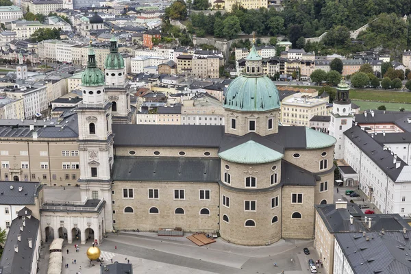 Вид с воздуха на центр Зальцбурга, Австрия — стоковое фото