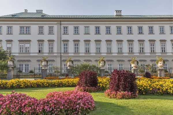 Сады Мирабель в Старом городе Зальцбурга, Австрия — стоковое фото