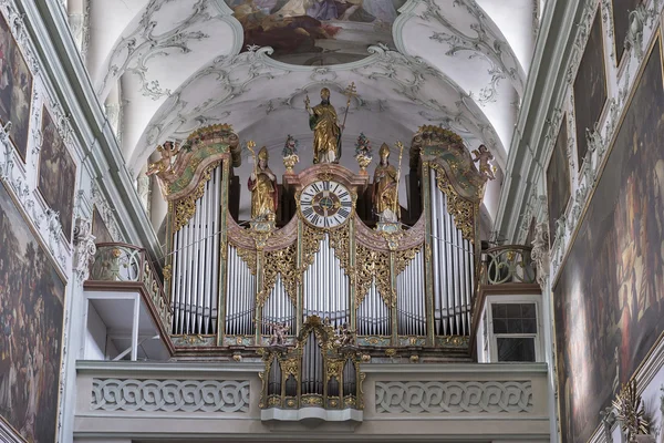 Kostelu Sankt Peter interiér v Salzburgu, Rakousko. — Stock fotografie