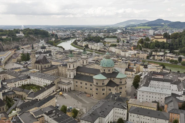 Vista aérea sobre o centro da cidade de Salzburgo, Áustria — Fotografia de Stock