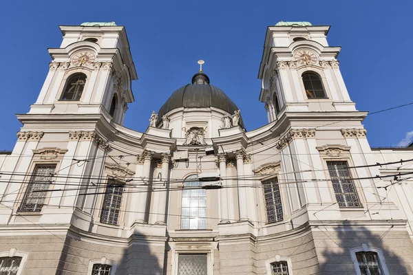 Fachada de la iglesia de la Santísima Trinidad en Salzburgo, Austria —  Fotos de Stock