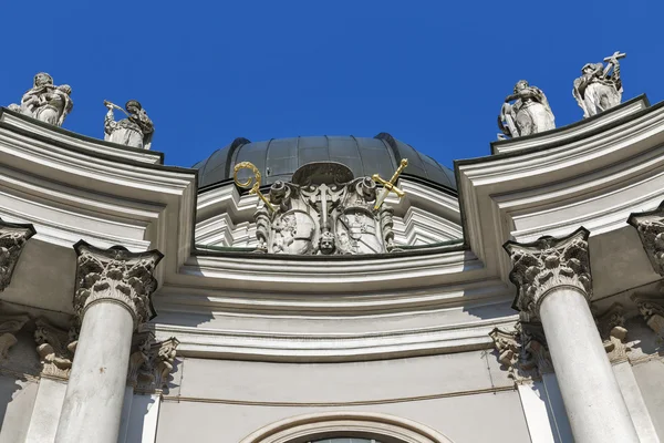 Igreja da Santíssima Trindade fachada em Salzburgo, Áustria — Fotografia de Stock