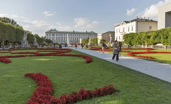 Tuinen van Mirabell in Altstadt van Salzburg, Oostenrijk — Stockfoto