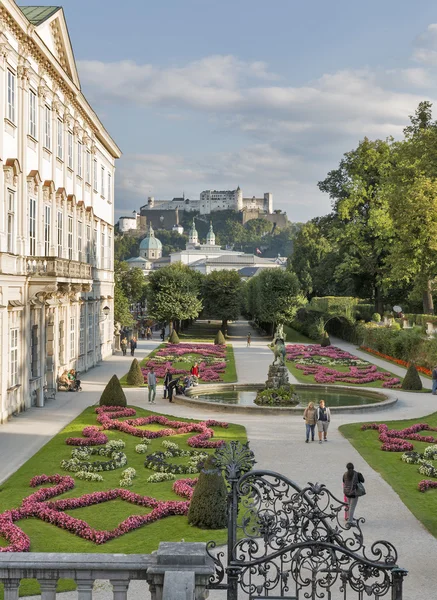 Tuinen van Mirabell in Altstadt van Salzburg, Oostenrijk — Stockfoto