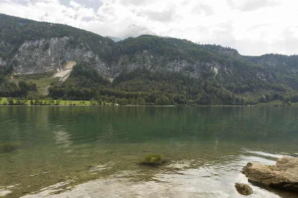 Jezero Mondsee v rakouských Alpách — Stock fotografie