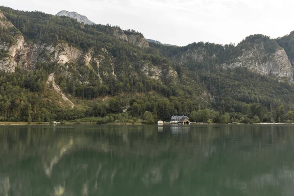 Αλπική λίμνη Mondsee Φθινοπωρινό τοπίο, Αυστρία — Φωτογραφία Αρχείου