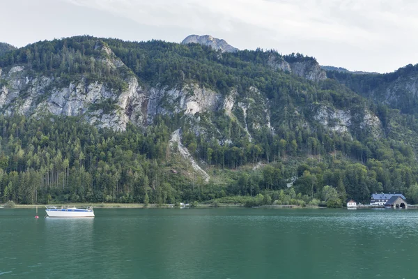 Alpské jezero Mondsee podzimní krajina, Rakousko — Stock fotografie