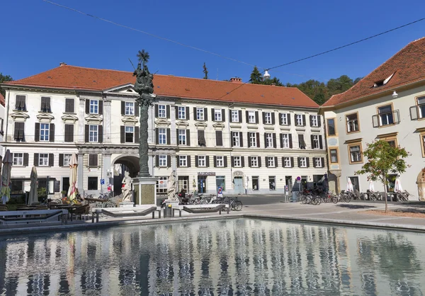 Plaza Karmeliterplatz en el casco antiguo de Graz, Austria . — Foto de Stock