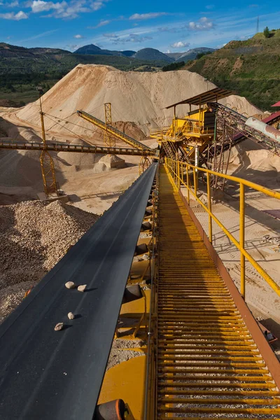 Máquinas Classificação Acordo Com Distribuição Tamanho Cascalho Através Correias Transportadoras — Fotografia de Stock