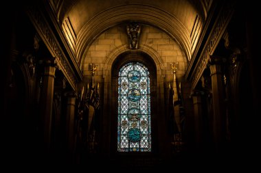 EDINBURGH, SCOTLAND 15 ARALIK 2018: İskoçya Ulusal Savaş Anıtı, İskoçya 'nın en iyi sanatçıları ve zanaatkarları tarafından her iki dünya savaşında da ölenlere yapıldı.