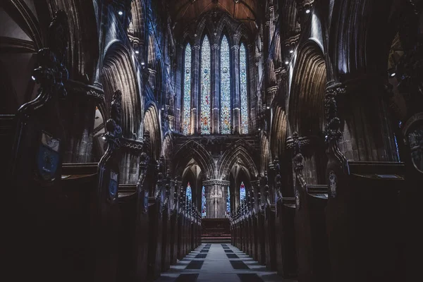 GLASGOW, SCOTLAND, DECEMBER 16, 2018: Magnificent perspective view of interiors of Glasgow Cathedral, known as High Kirk or St. Mungo, with huge stained glasses. Scottish Gothic architecture. — Stock Photo, Image