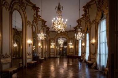 Arjantin Dekoratif Sanatlar Müzesi 'nden muhteşem bir manzara. Fransız mimari sarayının dans salonu.